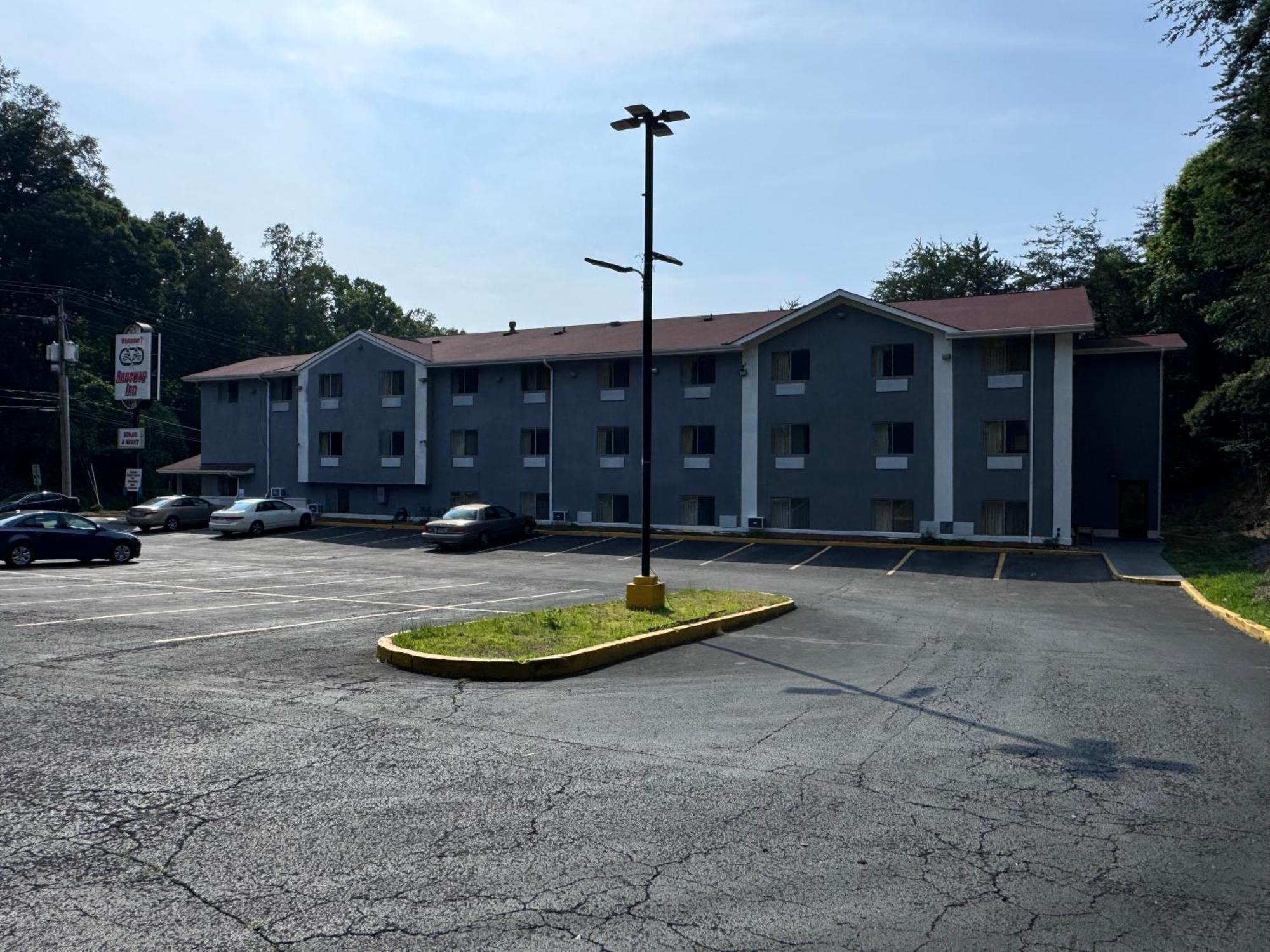 Raceway Inn 马丁斯维尔 外观 照片